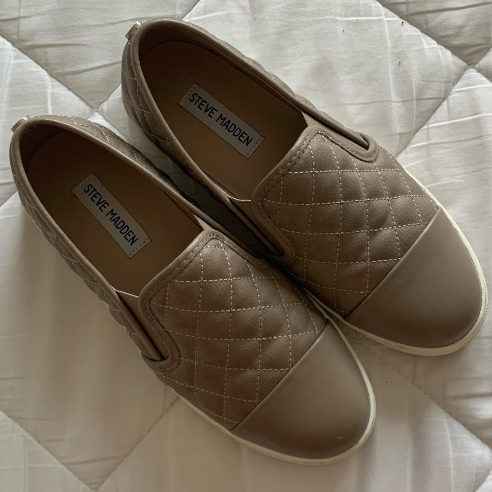 Steve Madden Zaander Slip-ons